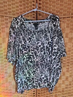 Maggie Barnes, Sz 4XL, Black & White Printed, Summer, Spring, Casual Women’s Top